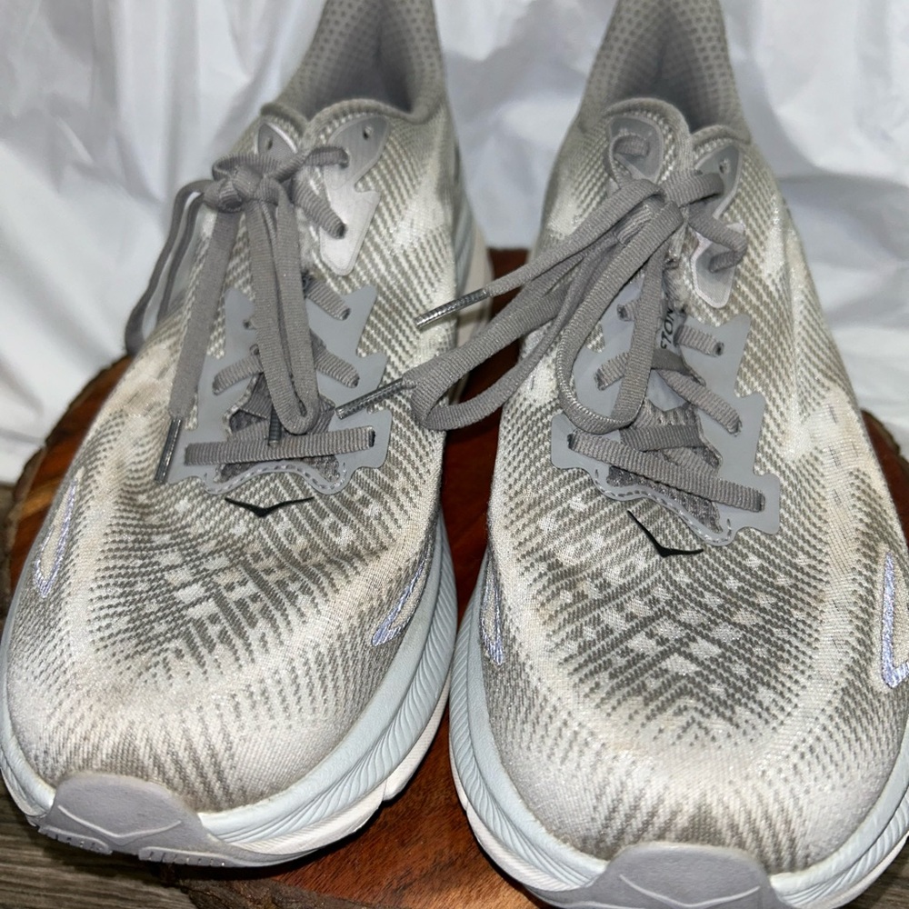 HOKA CLIFTON 9 RUNNING SHOE MEN'S SZ 11.5